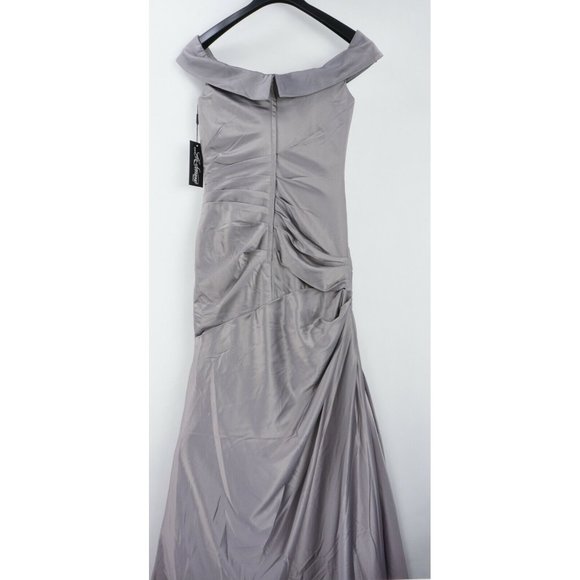 New 428$ La Femme Women's 4 Platinum Off the Shoulder Ruched Satin Trumpet Gown - Picture 4 of 8
